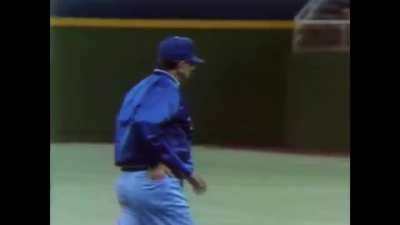[Highlight] Lenny Randle blows an infield hit into foul territory but Amos Otis is still awarded 1st base.