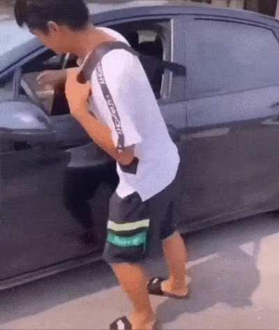 How to move a broken-down car more easily when you don't have help