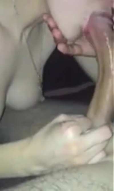 Girlfriend Does A Deepthroat