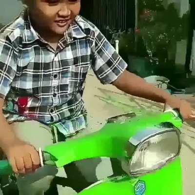Keep on rolling little kid.