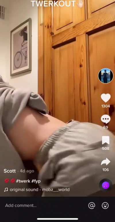 Imagine him sitting on you with that big ass🤤🤤<wbr>🤤