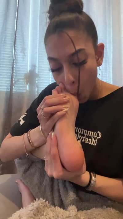 I&rsquo;m available for custom 👅🦶🏻