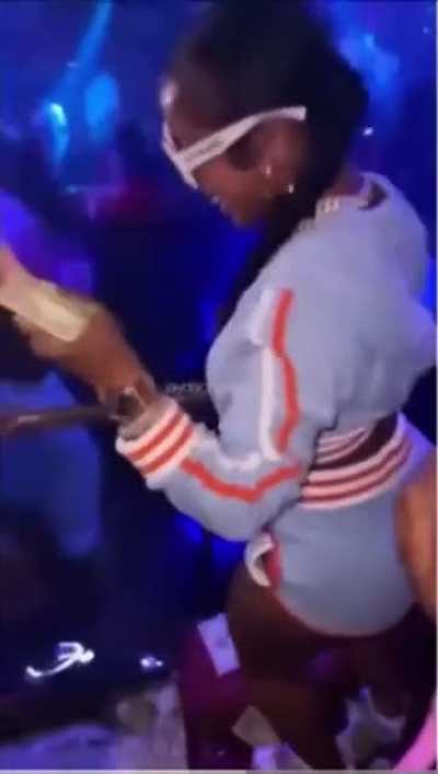 Dis Thot doin wat she do Best &hellip; Iz poppn that coochie!