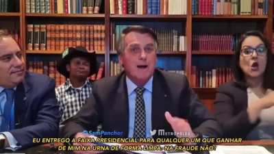Em live Bolsonaro diz que não entrega a faixa em 2022 se perder eleição ''na fraude''. Segundo o Presidente se acaso o STF barrar o voto impresso ''teremos problemas nas eleições do ano que vem''.