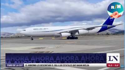 "Aterrizaron en Bariloche dos aviones de Emiratos &Aacute;rabes Unidos. Es el presidente de Emirates &Aacute;rabes, lleg&oacute; a la Argentina para comprar tierras". Total normalidad en el medio oficialista. No pero los incendios no tienen nada que ver.