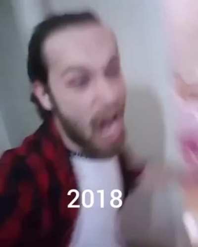 Yeni yılınızda şu orospu &ccedil;ocu kadar mutlu olmanız dileğiyle😘