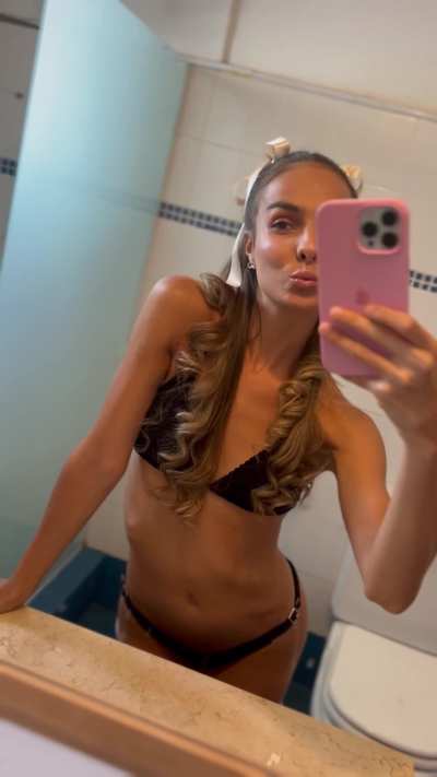 A little kiss from your beauty skinny girl