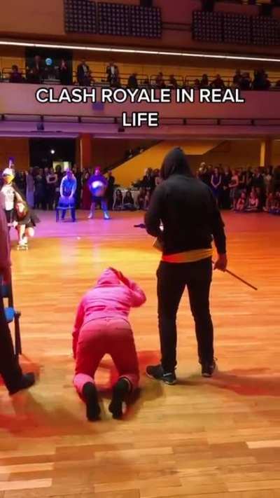 Clash royale irl😳 #HEHEHAW