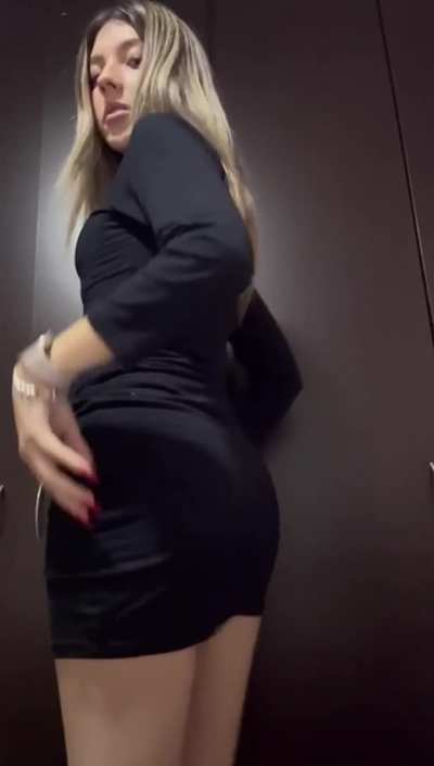 Take me out of this dress baby 