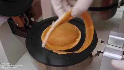 UFO burger machine