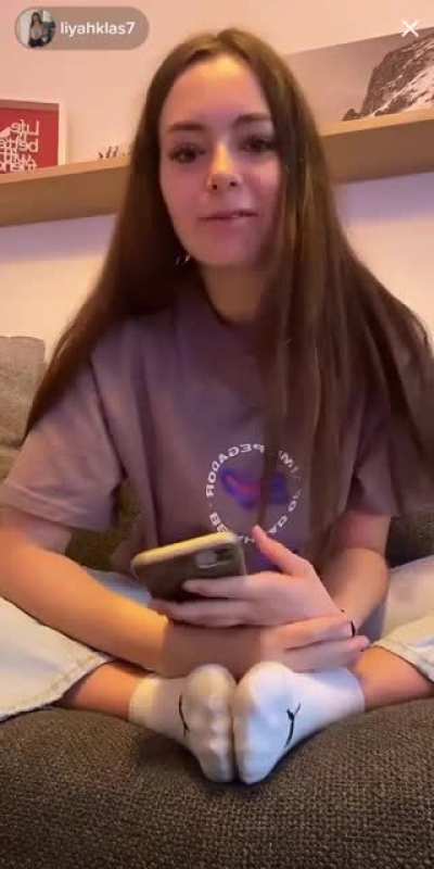 German girl wiggling her toes under her socks (@liyahklas7)
