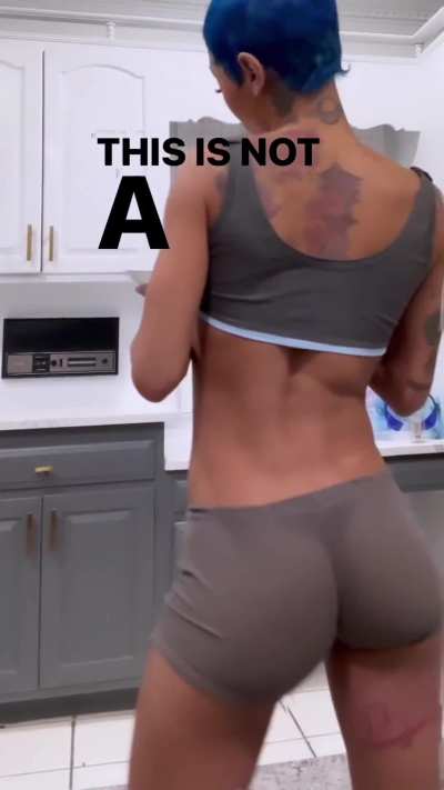 luv how dat lil ass move in slomo😩