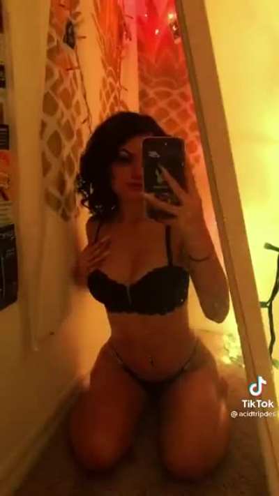 It&rsquo;s girls like this that made me love TikTok so much 🤤🥵