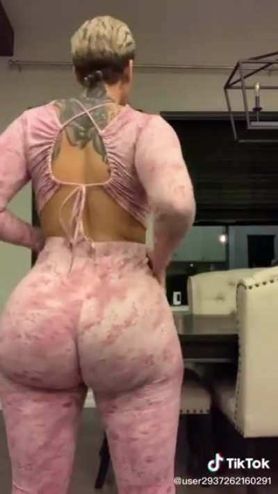 Thick IG model on Tiktok