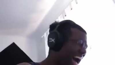 Timi ri&eacute;ndose del v&iacute;deo: un minuto despu&eacute;s: