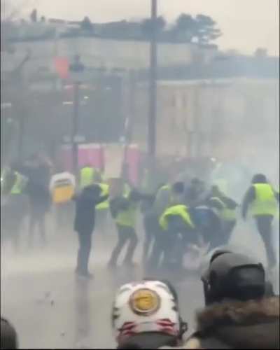Hier &agrave; Paris (&acirc;mes sensibles s'abstenir ?)