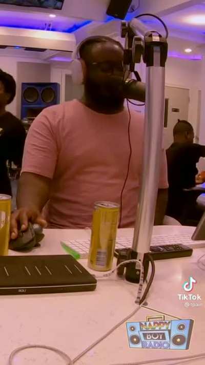 Hannibal Buress on the mic spittin&rsquo; fire 🔥