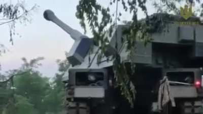 Polish self-propelled howitzers "Krab" in the Zaporizhzhia sector, near the village of Robotyne. Ukraine expresses its sincere gratitude to Poland for the provision of Krab self-propelled howitzers, which have significantly strengthened the country's defe