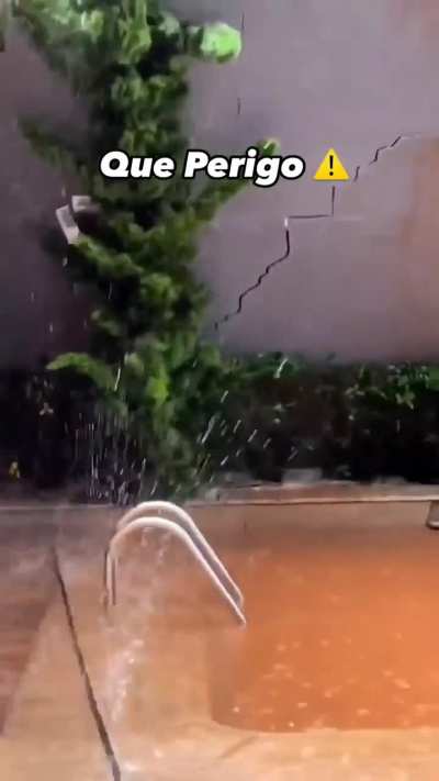 Pra voc&ecirc; que acha que tem um relacionamento ruim com o vizinho... poderia ser pior. 