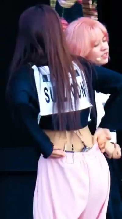 Sullyoon 🍑