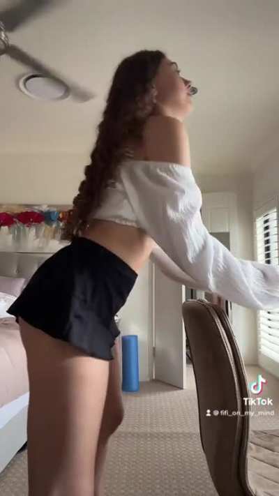 Cute ass shaking