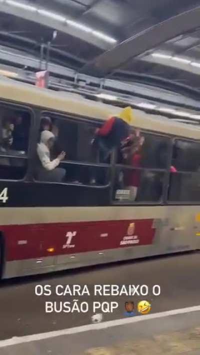 sempre cabe mais um