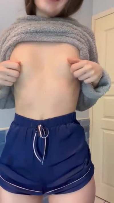 So tiny i don&rsquo;t even need a bra 🥰 [drop]