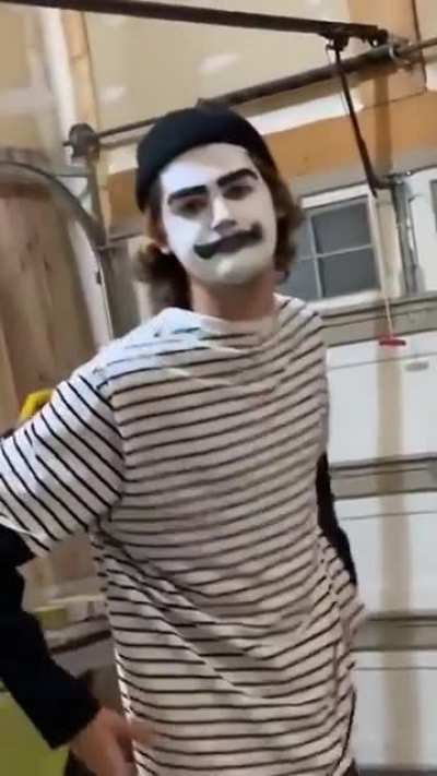 Razor scooter mime