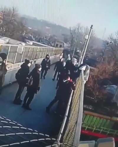 Man saves a girl from a harrowing suicide attempt