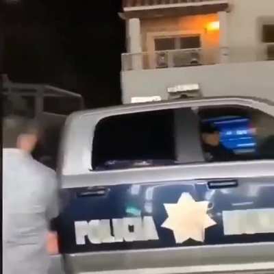 Letting it off in front of the Mexican cops with no worries in the world .. in the street at that. Lawless ... im sure you cant always get away with this 🤷&zwj;♂️😂