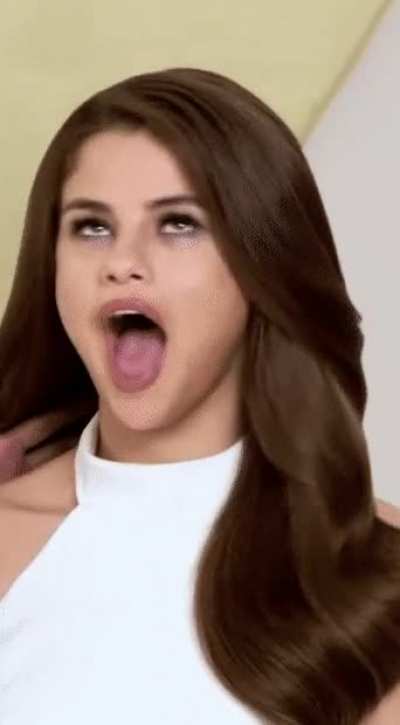 Selena Gomez, Absolutely gorgeous