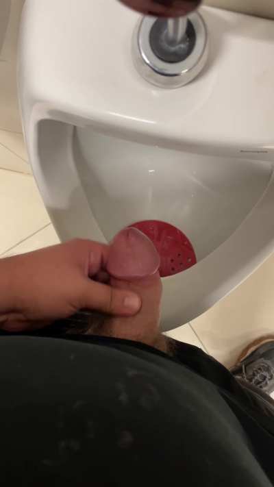Busted hard at the urinal after blowing a random daddy in the stall (huge wedding ring on his finger — and he didn’t let me record tho)