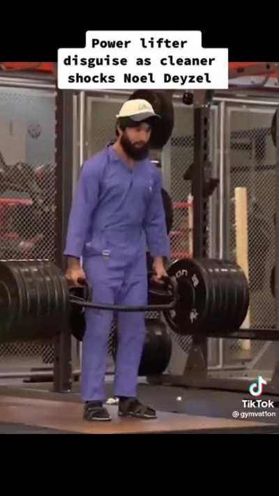 Power lifter Smurf