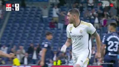 Real Madrid [1]-1 Real Sociedad: Fede Valverde 46' (Fran Garc&iacute;a assist)