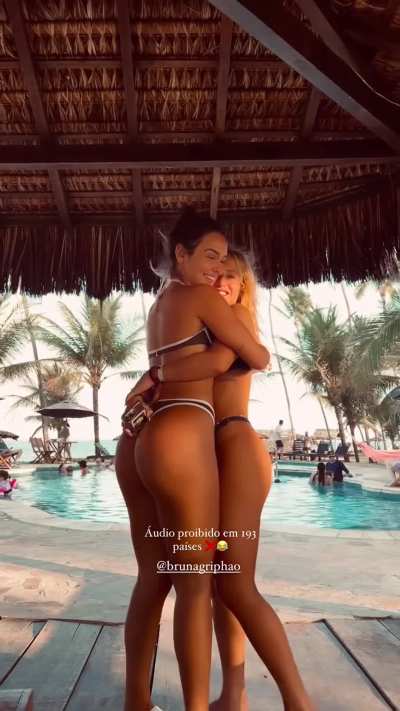 Larissa Santos &amp;amp; Bruna Griphao 