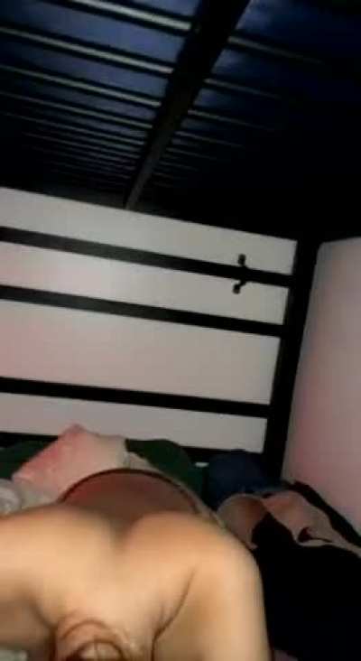 College sorority girl loves giving blowjobs in the dorms