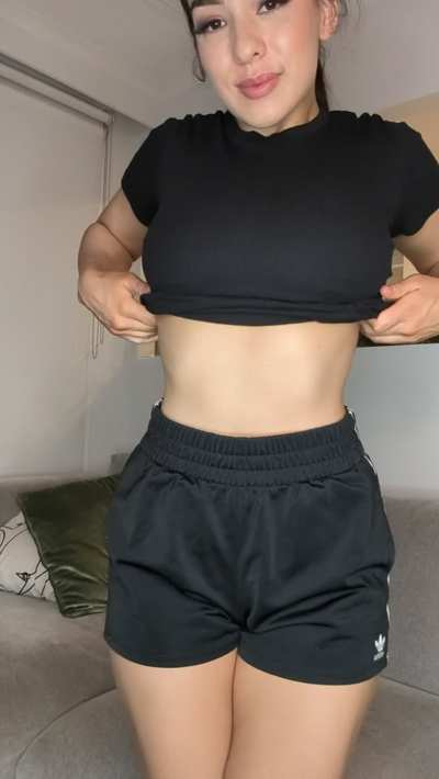 Who likes post gym sweaty boobs