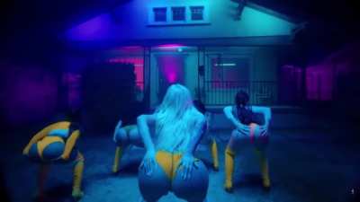I want to spread Iggy Azaleas fat ass cheeks apart after she got done performing, and then start licking that asshole unrelentingly.