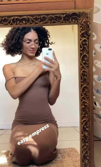 love showing off my natural hair and tits!