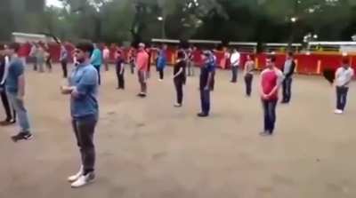 &ldquo;A teacher shows that a bull in a square full of people does not attack anyone if it is not threatened&rdquo;