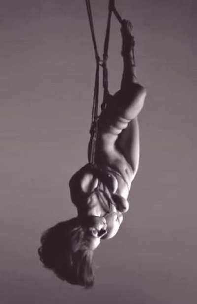 Lady Gaga: &ldquo;Flying&rdquo; (Japanese rope bondage)