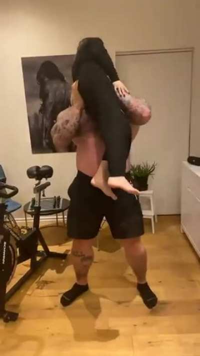 6ft9 Bj&ouml;rnsson ('The Mountain') &amp;amp; 5ft2 Henson (his wife)