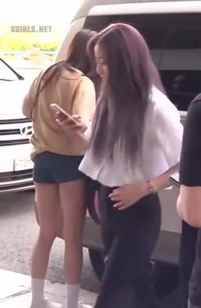 Nayeon Im (featuring Jihyo)