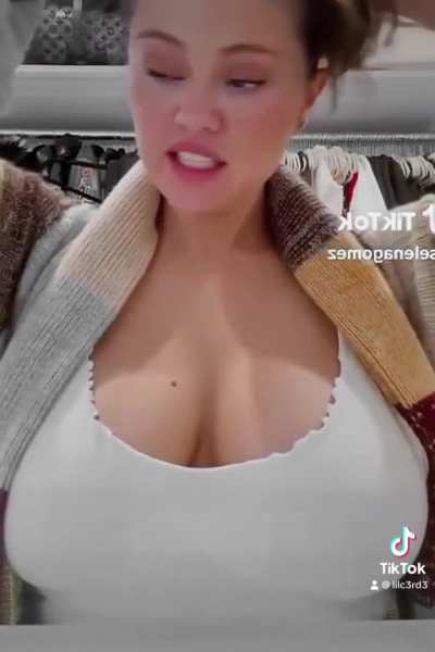 @selena Gomez 