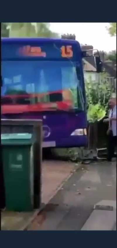 You can&rsquo;t park there mate