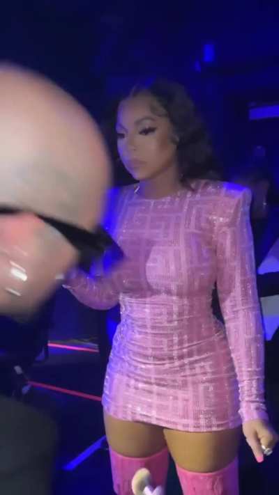 Where do i apply to be Ashanti's leg buffer?