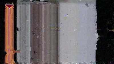 Drone footage of Ukrainian FPV pilots of the 46th Airmobile Brigade attacking a squad of Russian soldiers hiding inside a collapsed building until they surrender. 