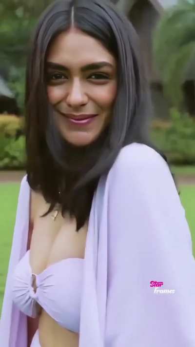 Mrunal Thakur 