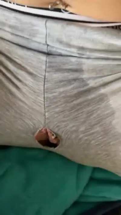 That pussy looks so hot peeking out of those leggings! Sound on!
