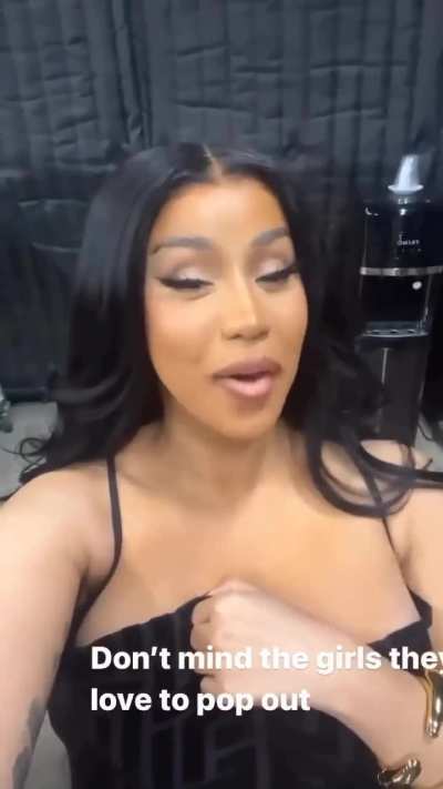 Cardi&rsquo;s nips hanging all out ! 🥵